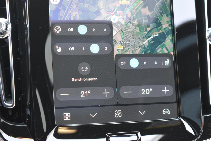 Volvo EX40 Single Motor Extended Range Ultra 82 kWh Navigatie / 360 Camera / 20'' velgen / Panorama schuif-kanteldak / Harman Kardon / Elektrisch verstelbare stoelen met geheugen / Stoelverwarming / Stuurverwarming
