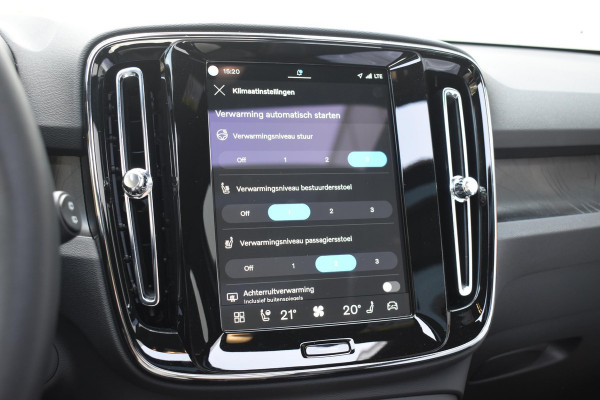 Volvo EX40 Single Motor Extended Range Ultra 82 kWh Navigatie / 360 Camera / 20'' velgen / Panorama schuif-kanteldak / Harman Kardon / Elektrisch verstelbare stoelen met geheugen / Stoelverwarming / Stuurverwarming