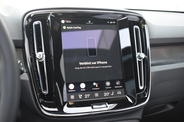 Volvo EX40 Single Motor Extended Range Ultra 82 kWh Navigatie / 360 Camera / 20'' velgen / Panorama schuif-kanteldak / Harman Kardon / Elektrisch verstelbare stoelen met geheugen / Stoelverwarming / Stuurverwarming
