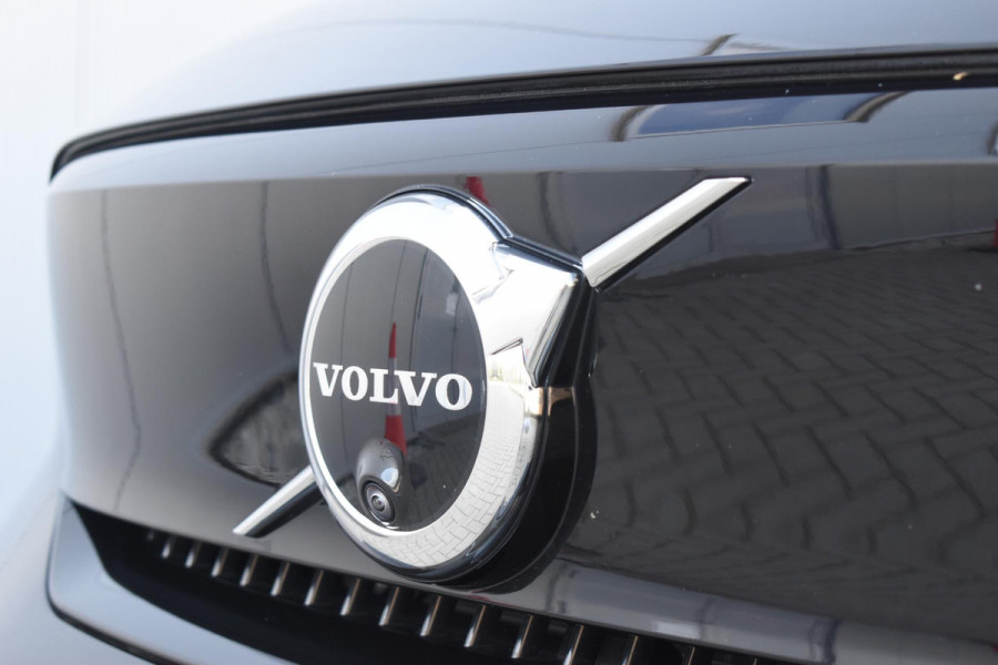 Volvo EX40 Single Motor Extended Range Ultra 82 kWh Navigatie / 360 Camera / 20'' velgen / Panorama schuif-kanteldak / Harman Kardon / Elektrisch verstelbare stoelen met geheugen / Stoelverwarming / Stuurverwarming