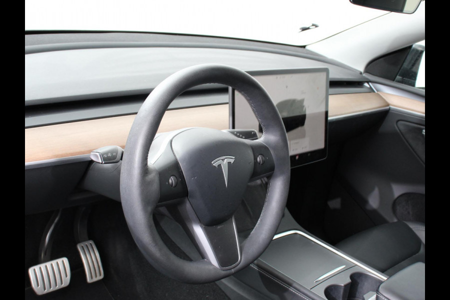 Tesla Model Y Performance Long Range AWD 75 kWh Climate control Adaptieve cruise control Achteruitrijcamera Panoramadak Keyless Stuurverwarming Stoelverwarming LED Navigatie Parkeersensoren