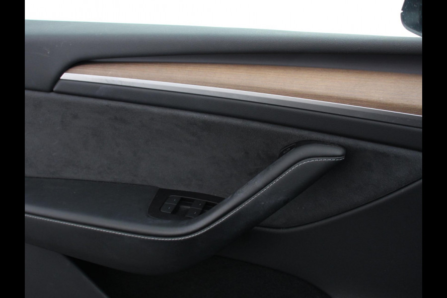 Tesla Model Y Performance Long Range AWD 75 kWh Climate control Adaptieve cruise control Achteruitrijcamera Panoramadak Keyless Stuurverwarming Stoelverwarming LED Navigatie Parkeersensoren