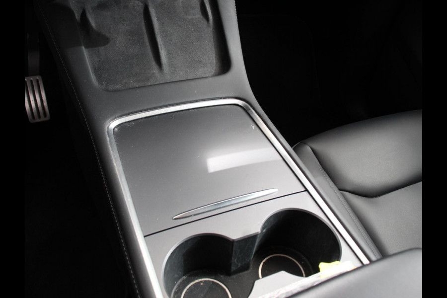 Tesla Model Y Performance Long Range AWD 75 kWh Climate control Adaptieve cruise control Achteruitrijcamera Panoramadak Keyless Stuurverwarming Stoelverwarming LED Navigatie Parkeersensoren