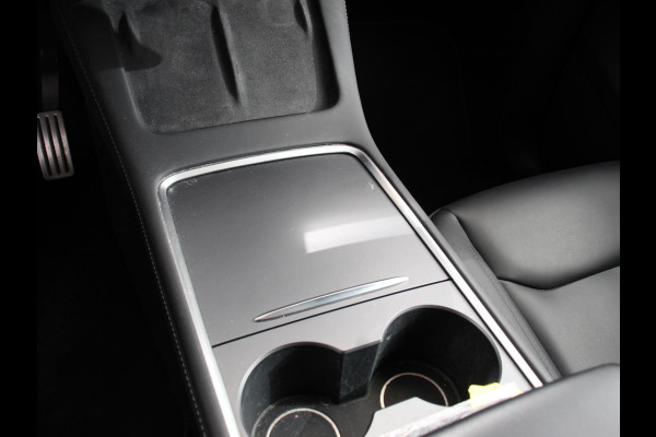 Tesla Model Y Performance Long Range AWD 75 kWh Climate control Adaptieve cruise control Achteruitrijcamera Panoramadak Keyless Stuurverwarming Stoelverwarming LED Navigatie Parkeersensoren