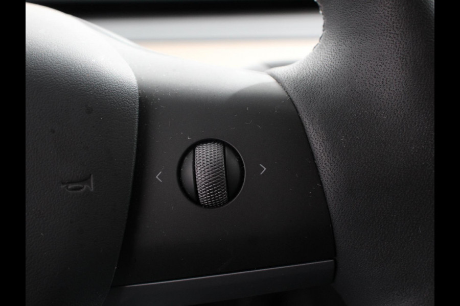 Tesla Model Y Performance Long Range AWD 75 kWh Climate control Adaptieve cruise control Achteruitrijcamera Panoramadak Keyless Stuurverwarming Stoelverwarming LED Navigatie Parkeersensoren