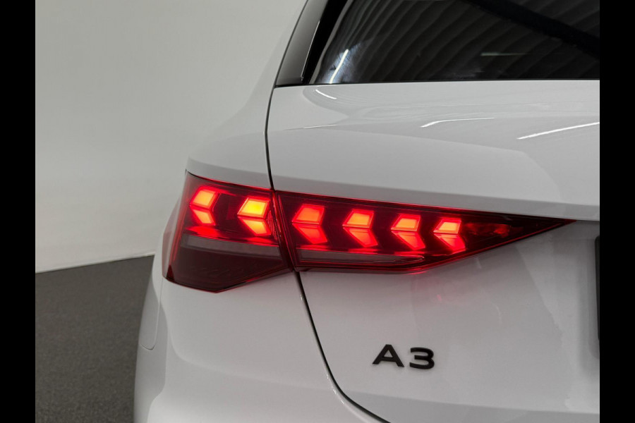 Audi A3 Sportback 35 TFSI S Edition SONOS Premium Audio Airco ECC Navigatie Carplay Full LED Elektr. Sportstoelen PDC VA + Camera Adaptive Cruise Control Head Up Display