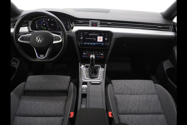 Volkswagen Passat Variant 1.4 TSI PHEV GTE 218PK | Panoramadak | Trekhaak | Massage | Camera | Virtual | Memory | Matrix | Carplay