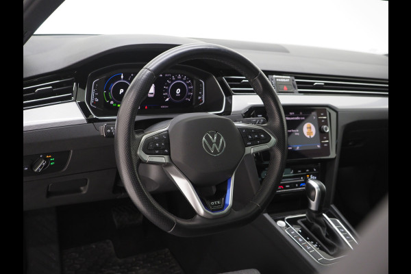 Volkswagen Passat Variant 1.4 TSI PHEV GTE 218PK | Panoramadak | Trekhaak | Massage | Camera | Virtual | Memory | Matrix | Carplay