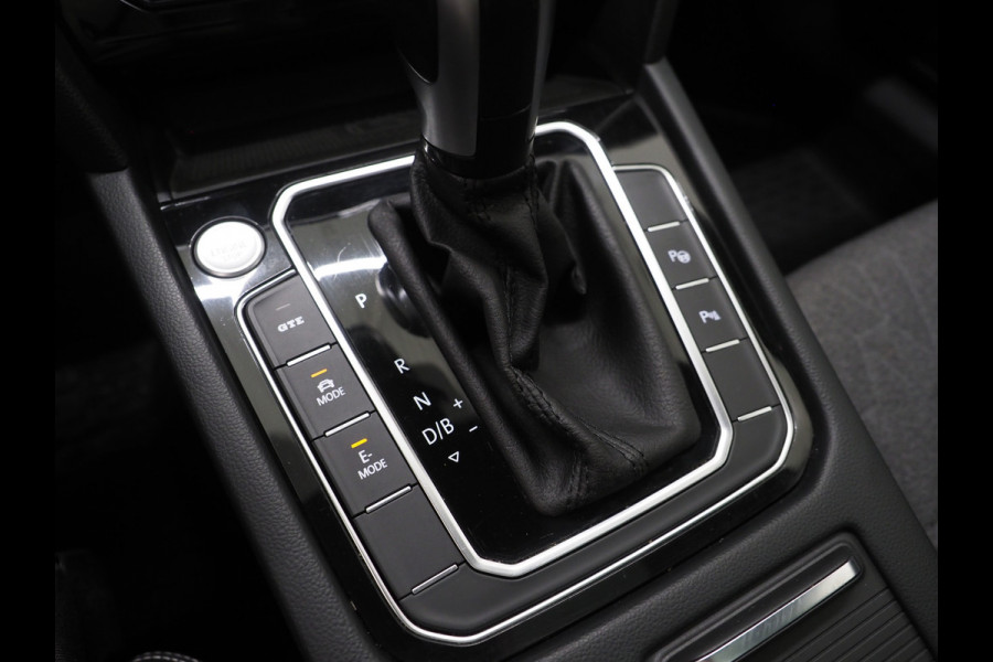 Volkswagen Passat Variant 1.4 TSI PHEV GTE 218PK | Panoramadak | Trekhaak | Massage | Camera | Virtual | Memory | Matrix | Carplay