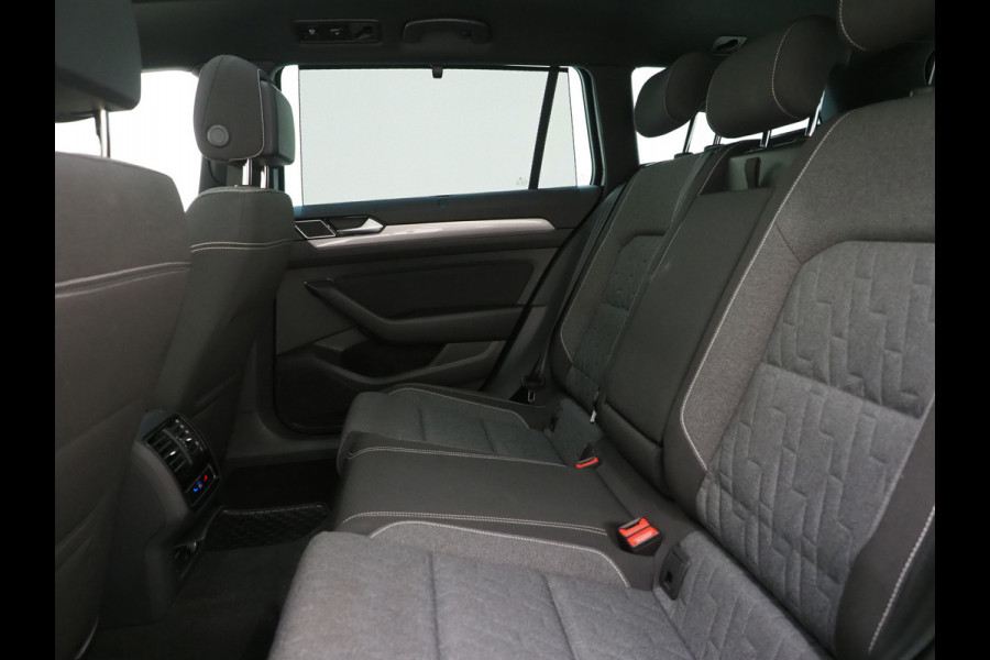 Volkswagen Passat Variant 1.4 TSI PHEV GTE 218PK | Panoramadak | Trekhaak | Massage | Camera | Virtual | Memory | Matrix | Carplay