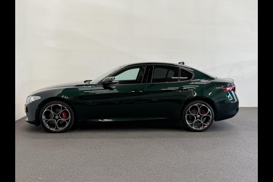 Alfa Romeo Giulia 2.0T 200pk Sprint Aut. Navigatie Apple Carplay Android Auto Camera Parkeersensoren Adaptive Cruise Control Dodehoek detectie Stoelverwarming Lichtmetalen velgen Climate Control
