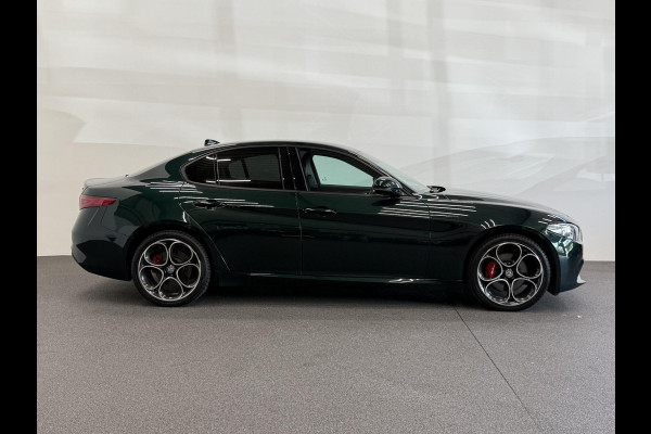 Alfa Romeo Giulia 2.0T 200pk Sprint Aut. Navigatie Apple Carplay Android Auto Camera Parkeersensoren Adaptive Cruise Control Dodehoek detectie Stoelverwarming Lichtmetalen velgen Climate Control