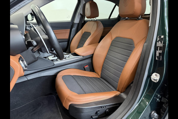 Alfa Romeo Giulia 2.0T 200pk Sprint Aut. Navigatie Apple Carplay Android Auto Camera Parkeersensoren Adaptive Cruise Control Dodehoek detectie Stoelverwarming Lichtmetalen velgen Climate Control
