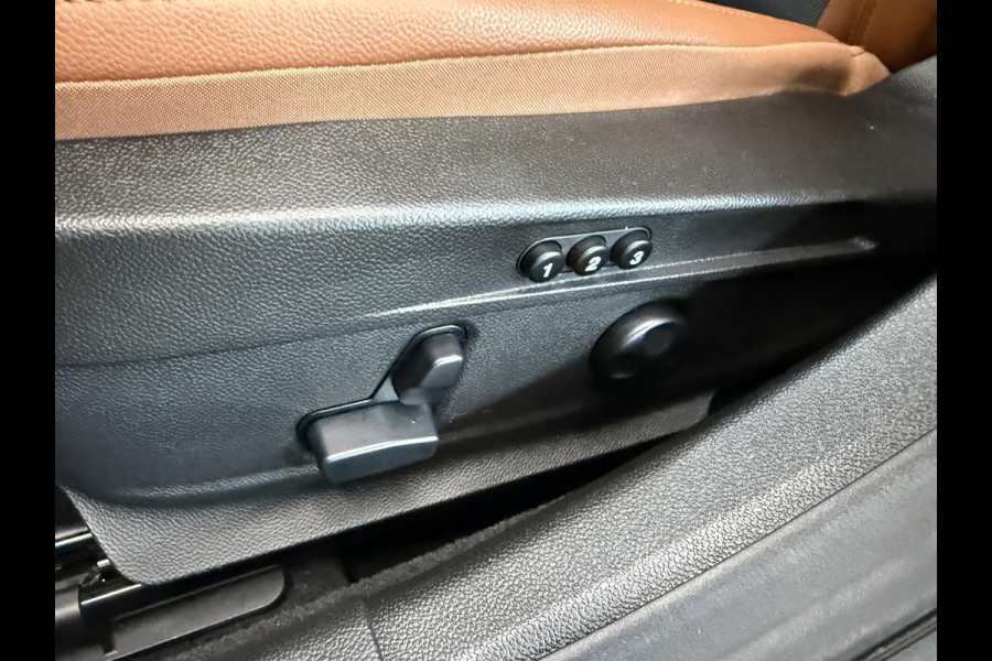 Alfa Romeo Giulia 2.0T 200pk Sprint Aut. Navigatie Apple Carplay Android Auto Camera Parkeersensoren Adaptive Cruise Control Dodehoek detectie Stoelverwarming Lichtmetalen velgen Climate Control