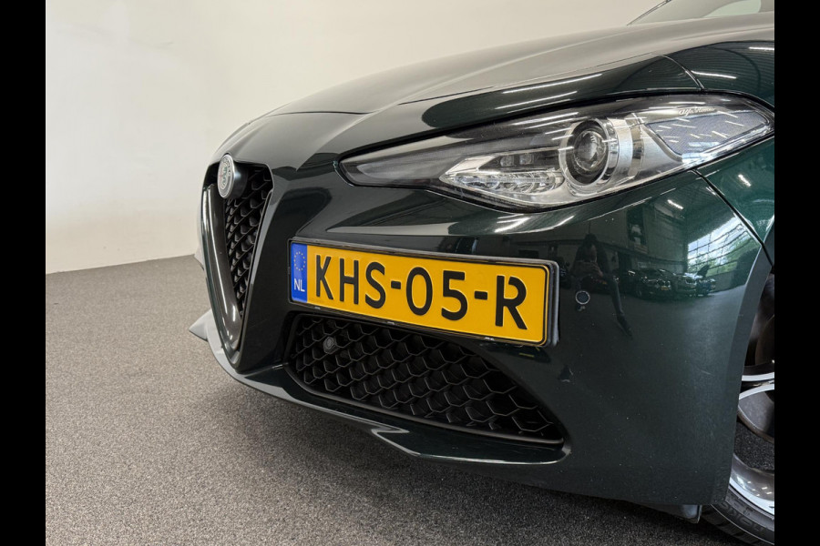 Alfa Romeo Giulia 2.0T 200pk Sprint Aut. Navigatie Apple Carplay Android Auto Camera Parkeersensoren Adaptive Cruise Control Dodehoek detectie Stoelverwarming Lichtmetalen velgen Climate Control