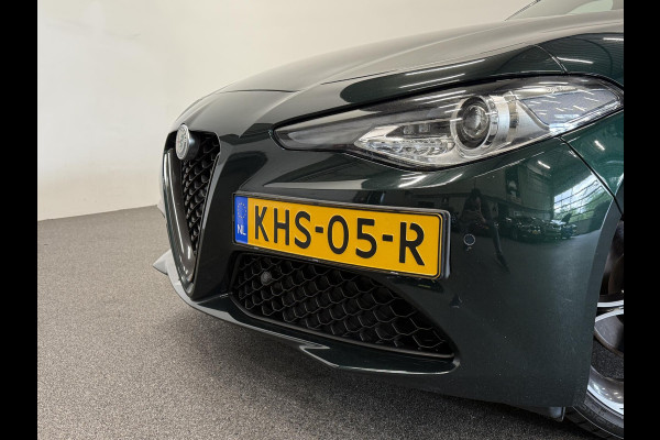 Alfa Romeo Giulia 2.0T 200pk Sprint Aut. Navigatie Apple Carplay Android Auto Camera Parkeersensoren Adaptive Cruise Control Dodehoek detectie Stoelverwarming Lichtmetalen velgen Climate Control
