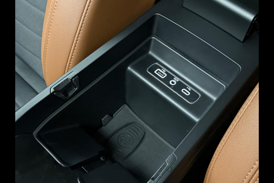 Alfa Romeo Giulia 2.0T 200pk Sprint Aut. Navigatie Apple Carplay Android Auto Camera Parkeersensoren Adaptive Cruise Control Dodehoek detectie Stoelverwarming Lichtmetalen velgen Climate Control