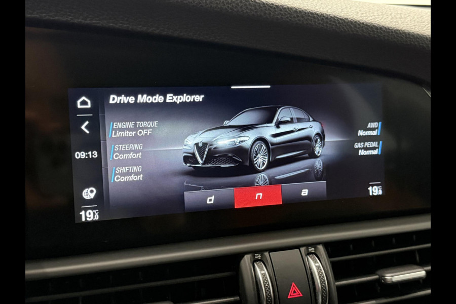 Alfa Romeo Giulia 2.0T 200pk Sprint Aut. Navigatie Apple Carplay Android Auto Camera Parkeersensoren Adaptive Cruise Control Dodehoek detectie Stoelverwarming Lichtmetalen velgen Climate Control
