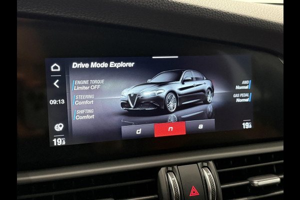 Alfa Romeo Giulia 2.0T 200pk Sprint Aut. Navigatie Apple Carplay Android Auto Camera Parkeersensoren Adaptive Cruise Control Dodehoek detectie Stoelverwarming Lichtmetalen velgen Climate Control
