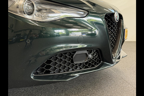 Alfa Romeo Giulia 2.0T 200pk Sprint Aut. Navigatie Apple Carplay Android Auto Camera Parkeersensoren Adaptive Cruise Control Dodehoek detectie Stoelverwarming Lichtmetalen velgen Climate Control