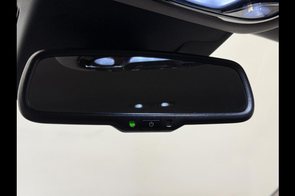 Alfa Romeo Giulia 2.0T 200pk Sprint Aut. Navigatie Apple Carplay Android Auto Camera Parkeersensoren Adaptive Cruise Control Dodehoek detectie Stoelverwarming Lichtmetalen velgen Climate Control