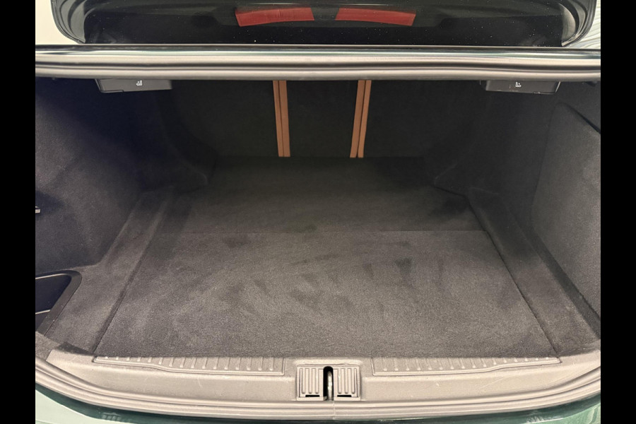 Alfa Romeo Giulia 2.0T 200pk Sprint Aut. Navigatie Apple Carplay Android Auto Camera Parkeersensoren Adaptive Cruise Control Dodehoek detectie Stoelverwarming Lichtmetalen velgen Climate Control