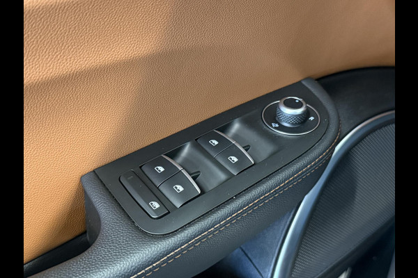 Alfa Romeo Giulia 2.0T 200pk Sprint Aut. Navigatie Apple Carplay Android Auto Camera Parkeersensoren Adaptive Cruise Control Dodehoek detectie Stoelverwarming Lichtmetalen velgen Climate Control