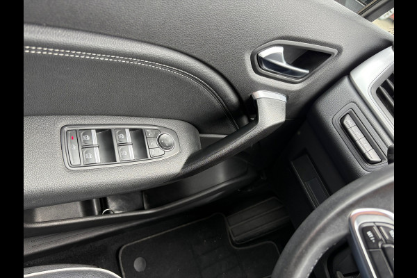 Renault Captur 1.6 E-Tech full hybrid 145 E-Tech Intens (RIJKLAAR/BOVAG GARANTIE)