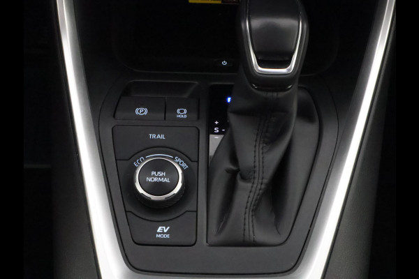 Toyota RAV4 2.5 Hybrid AWD Dynamic Luxury | Trekhaak | Trekgewicht 1650kg | Stuur-/Stoelverwarming | Parkeersensoren Voor & Achter |
