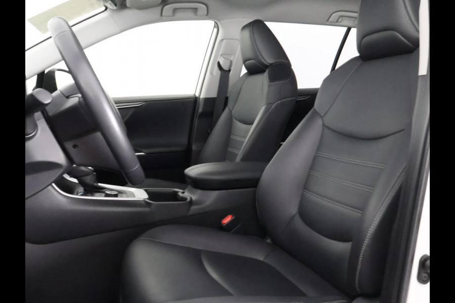 Toyota RAV4 2.5 Hybrid AWD Dynamic Luxury | Trekhaak | Trekgewicht 1650kg | Stuur-/Stoelverwarming | Parkeersensoren Voor & Achter |