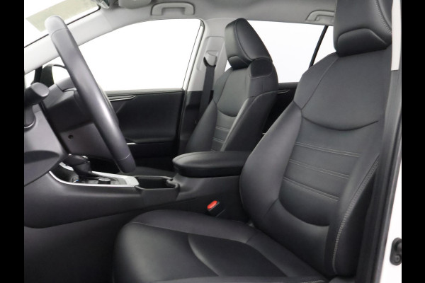 Toyota RAV4 2.5 Hybrid AWD Dynamic Luxury | Trekhaak | Trekgewicht 1650kg | Stuur-/Stoelverwarming | Parkeersensoren Voor & Achter |
