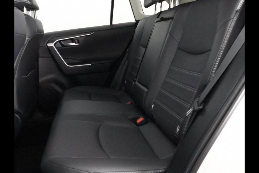 Toyota RAV4 2.5 Hybrid AWD Dynamic Luxury | Trekhaak | Trekgewicht 1650kg | Stuur-/Stoelverwarming | Parkeersensoren Voor & Achter |