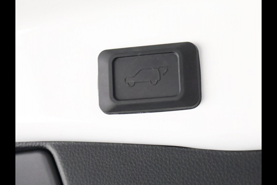 Toyota RAV4 2.5 Hybrid AWD Dynamic Luxury | Trekhaak | Trekgewicht 1650kg | Stuur-/Stoelverwarming | Parkeersensoren Voor & Achter |