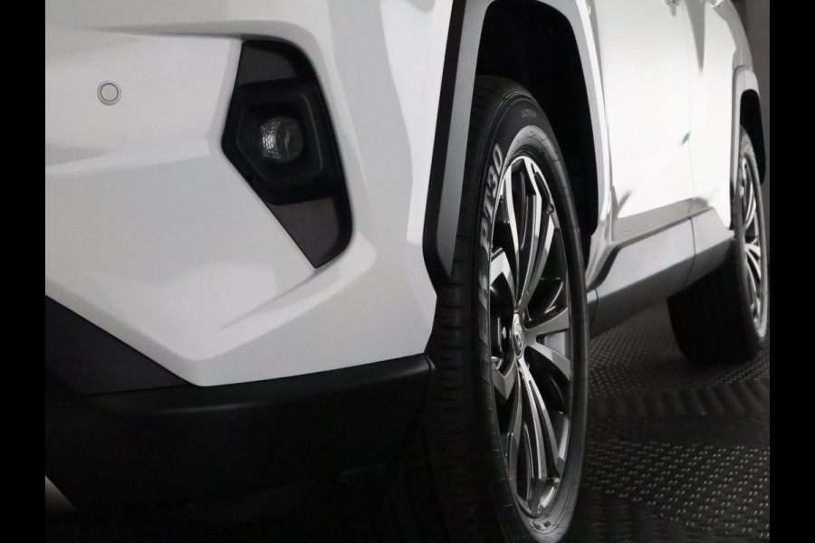 Toyota RAV4 2.5 Hybrid AWD Dynamic Luxury | Trekhaak | Trekgewicht 1650kg | Stuur-/Stoelverwarming | Parkeersensoren Voor & Achter |