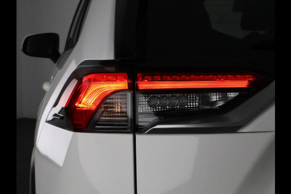 Toyota RAV4 2.5 Hybrid AWD Dynamic Luxury | Trekhaak | Trekgewicht 1650kg | Stuur-/Stoelverwarming | Parkeersensoren Voor & Achter |