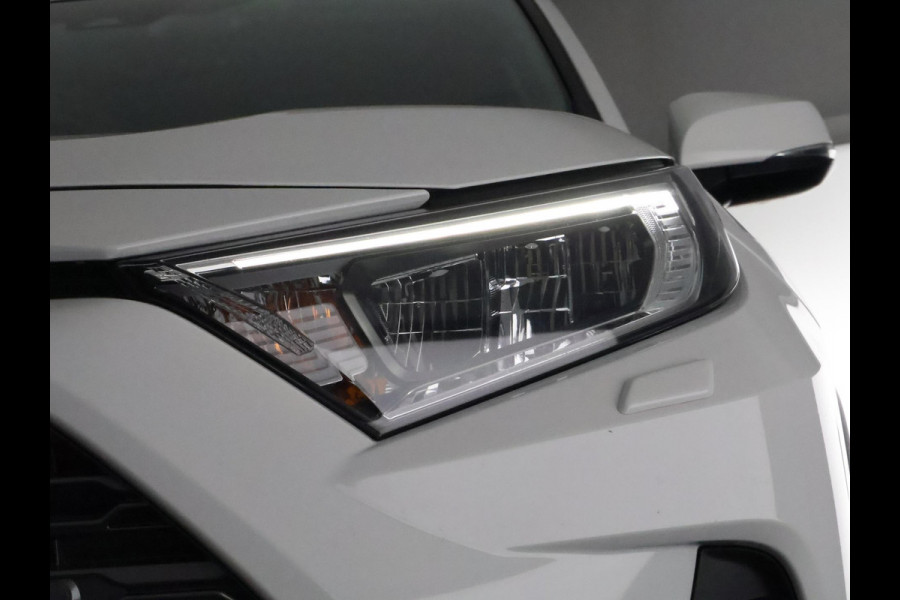 Toyota RAV4 2.5 Hybrid AWD Dynamic Luxury | Trekhaak | Trekgewicht 1650kg | Stuur-/Stoelverwarming | Parkeersensoren Voor & Achter |