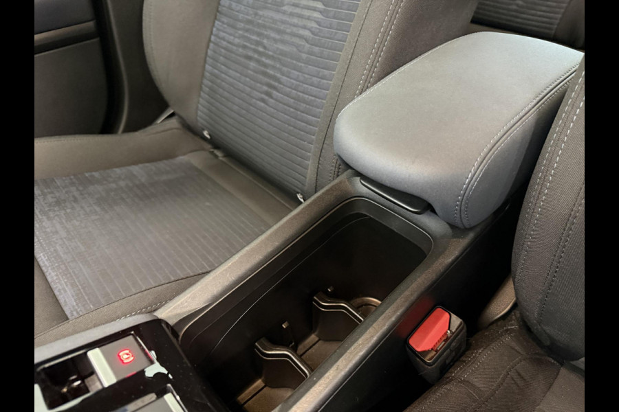Alfa Romeo junior Elettrica Automaat 156PK Adaptieve Cruise Control LMV 18 inch Full Led Matrix Parkeer sensoren Navigatie Apple Carplay / Android auto  Climate Control
