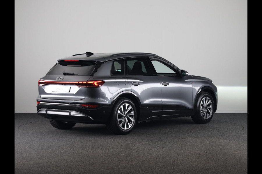 Audi Q6 e-tron Advanced edition 83Kwh 252 pk SUV | Tech pakket plus | Glazen panoramadak | Sportstoelen | Frunk |