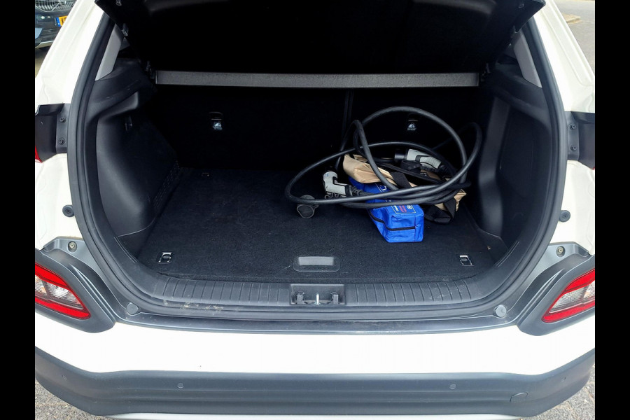 Hyundai Kona EV Premium 64 kWh | SOH: 96,8% | Warmtepomp | Lage km-stand | Leder | HUD | Blindspot | Full LED |