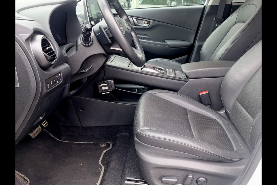 Hyundai Kona EV Premium 64 kWh | SOH: 96,8% | Warmtepomp | Lage km-stand | Leder | HUD | Blindspot | Full LED |