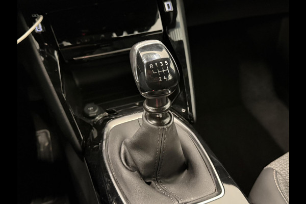 Peugeot 2008 1.2 PureTech 100 Allure Navigatie Apple Carplay/Android Auto Parkeersensoren Cruise Control Full LED Virtual Cockpit Climate Control Lichtmetalen velgen