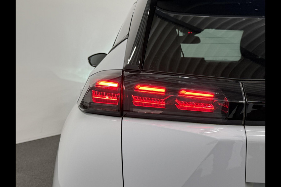 Peugeot 2008 1.2 PureTech 100 Allure Navigatie Apple Carplay/Android Auto Parkeersensoren Cruise Control Full LED Virtual Cockpit Climate Control Lichtmetalen velgen