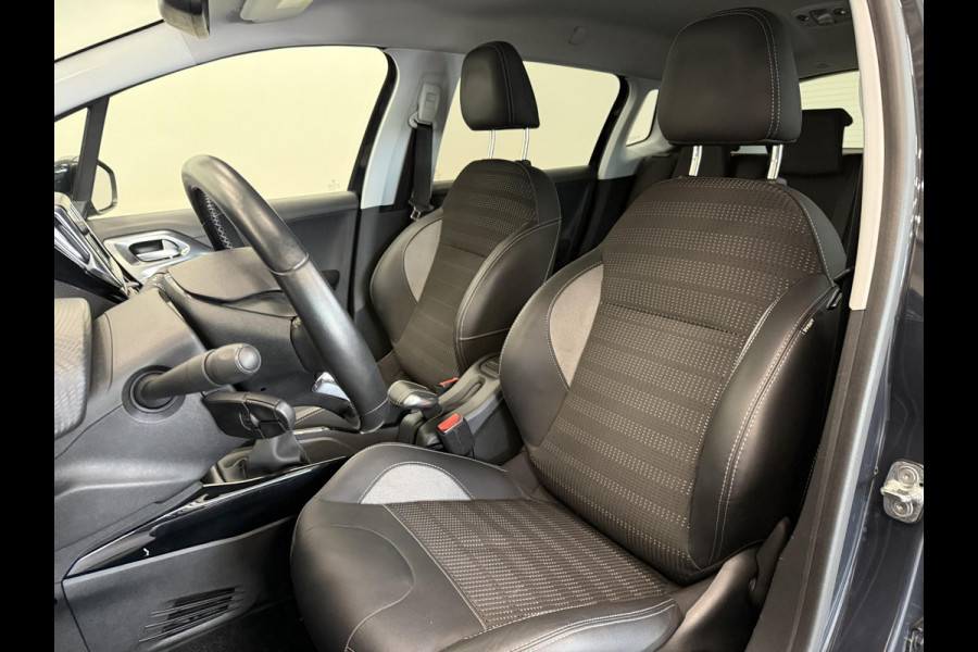 Peugeot 2008 1.2 PureTech Allure Navigatie Apple Carplay Android Auto Parkeersensoren achter Cruise Control Climate Control Lichtmetalen velgen