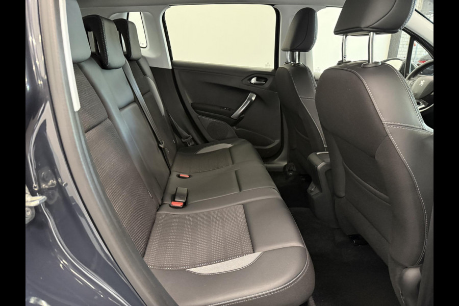 Peugeot 2008 1.2 PureTech Allure Navigatie Apple Carplay Android Auto Parkeersensoren achter Cruise Control Climate Control Lichtmetalen velgen
