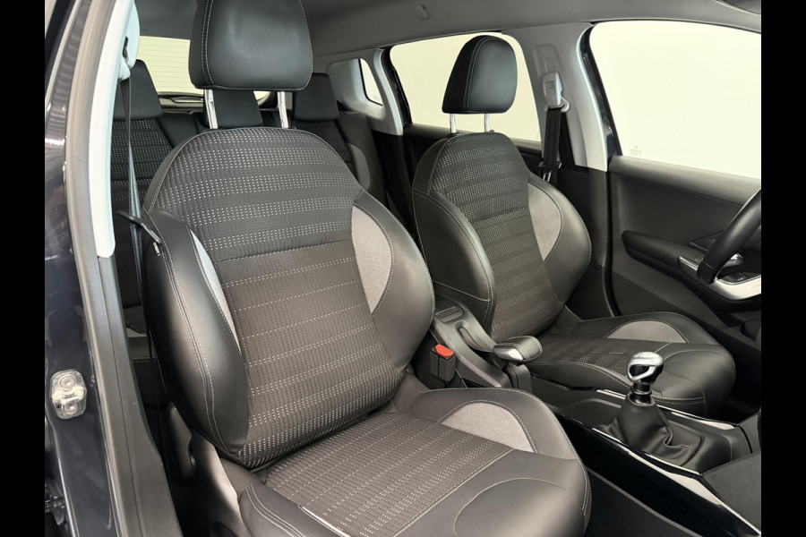 Peugeot 2008 1.2 PureTech Allure Navigatie Apple Carplay Android Auto Parkeersensoren achter Cruise Control Climate Control Lichtmetalen velgen