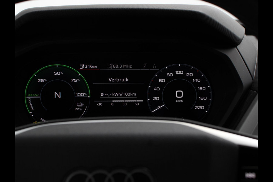 Audi Q4 e-tron 45 Advanced edition 82 kWh Climate control Adaptieve cruise control Parkeersensoren Keyless Verwarmde voorstoelen Lane assist LED Dodehoek assistent Navigatie Apple Carplay/ Android Auto