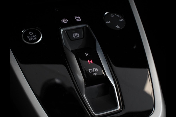 Audi Q4 e-tron 45 Advanced edition 82 kWh Climate control Adaptieve cruise control Parkeersensoren Keyless Verwarmde voorstoelen Lane assist LED Dodehoek assistent Navigatie Apple Carplay/ Android Auto