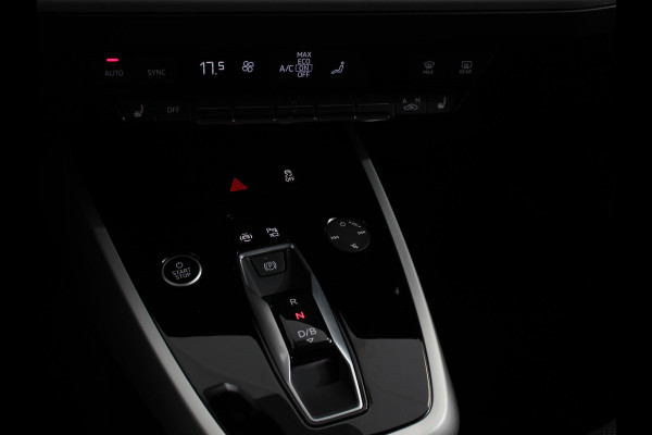 Audi Q4 e-tron 45 Advanced edition 82 kWh Climate control Adaptieve cruise control Parkeersensoren Keyless Verwarmde voorstoelen Lane assist LED Dodehoek assistent Navigatie Apple Carplay/ Android Auto