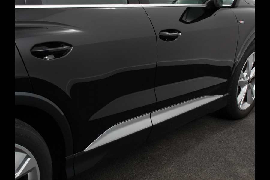 Audi Q4 e-tron 45 Advanced edition 82 kWh Climate control Adaptieve cruise control Parkeersensoren Keyless Verwarmde voorstoelen Lane assist LED Dodehoek assistent Navigatie Apple Carplay/ Android Auto