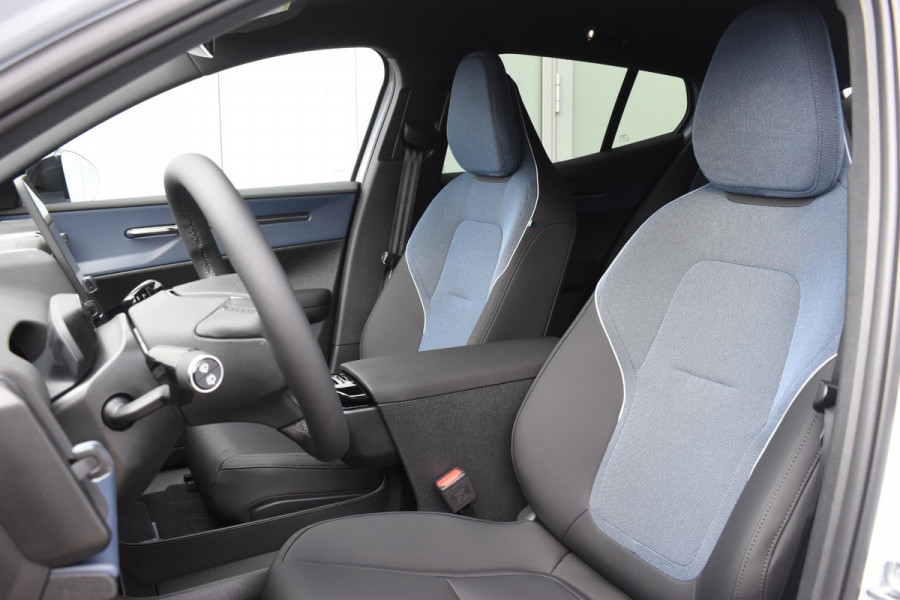 Volvo EX30 Single Motor Extended Range Plus Europa 69 kWh / Adaptive Cruise control / Extra getint glas / Climate Pack / Achteruitrijcamera / Elektrisch verstelbare stoelen / Parkeersensoren V+A